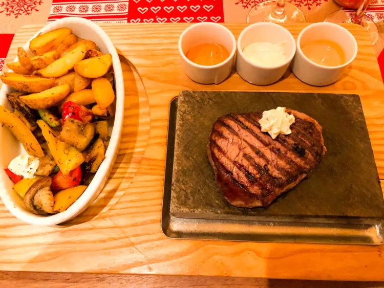 Davos Klosters Urlaub Restaurants Steak heisser Stein